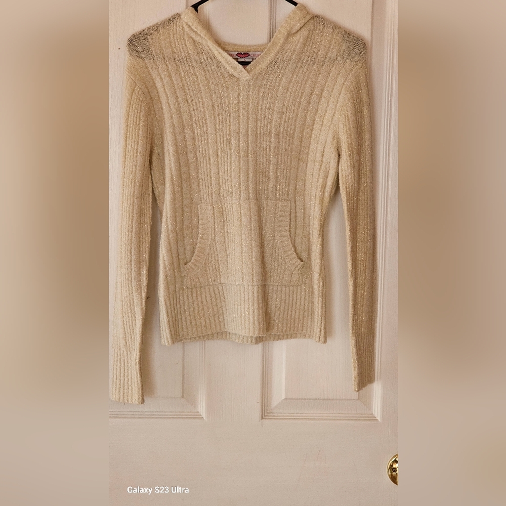 Heart crush kids lg hooded top cream and gold.